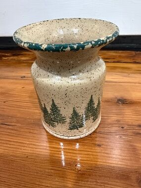 Three Rivers Pottery Speckled Ceramic Evergreen Vase in Green and Cream